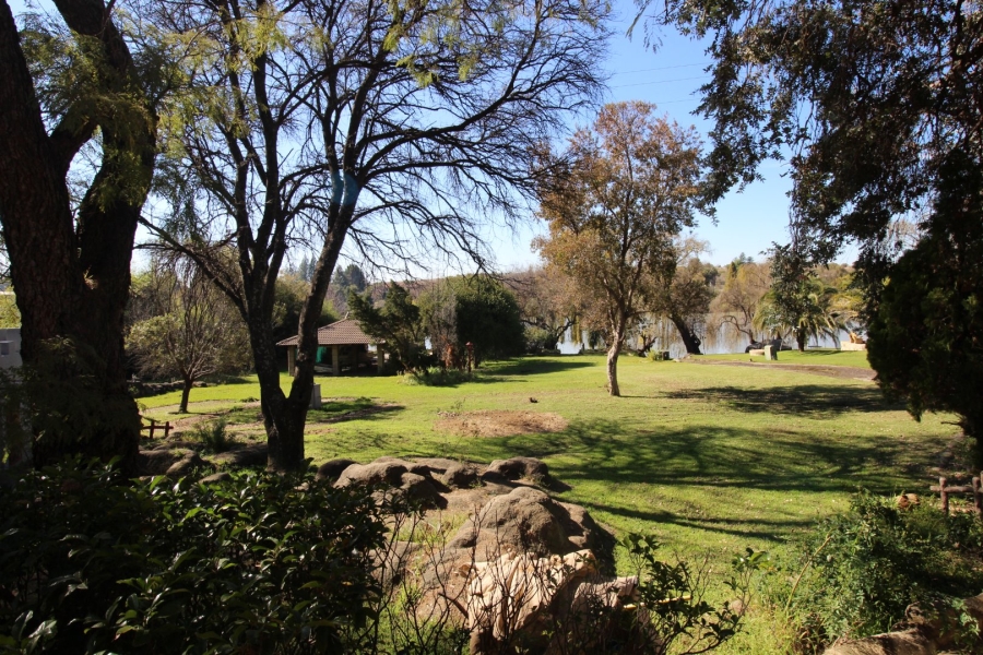 2 Bedroom Property for Sale in Lake Deneysville Free State